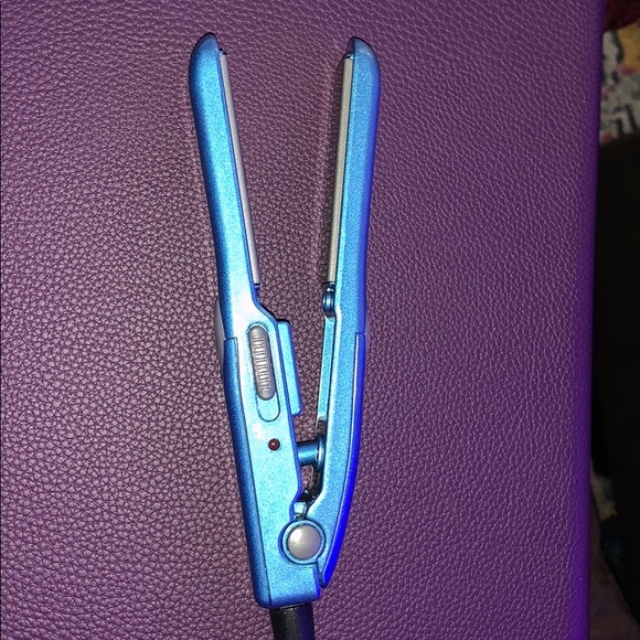 Babyliss nano titanium flat iron - Picture 1 of 3